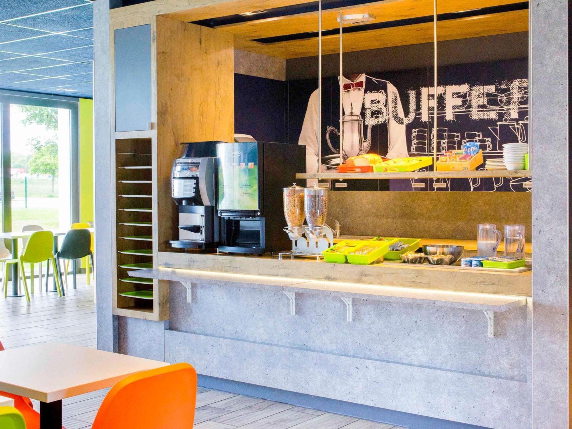 Ibis Budget Montceau Les Mines Εξωτερικό φωτογραφία